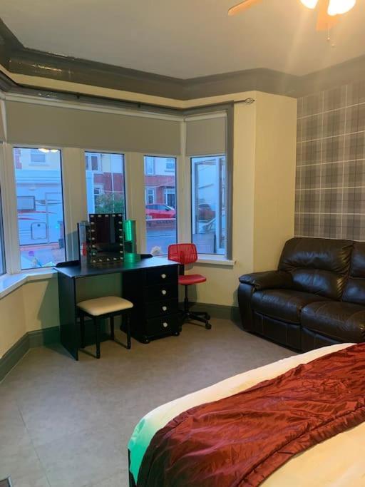 Family Holiday Home Blackpool Exteriör bild