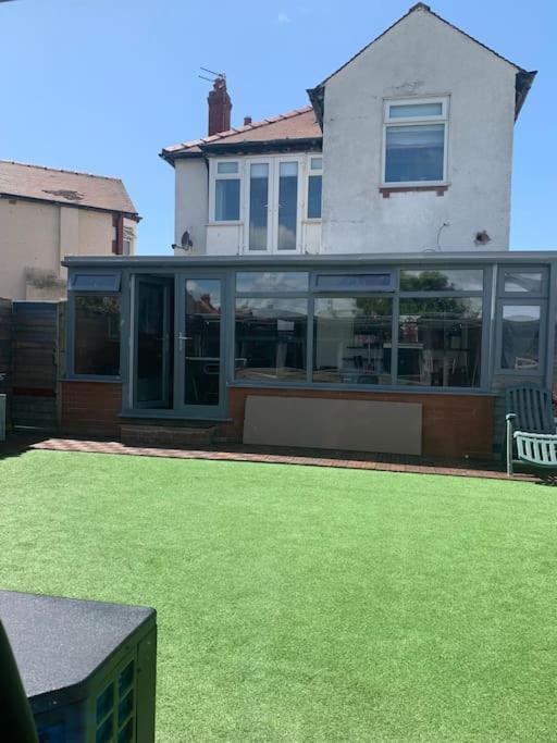 Family Holiday Home Blackpool Exteriör bild